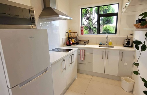 Henderson House | Elevated Family Sized Guest-house with Beautiful Views