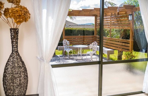 Henderson House | Elevated Family Sized Guest-house with Beautiful Views
