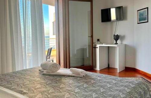 Crotone Bed & Breakfast | EliMar Villa & Pool