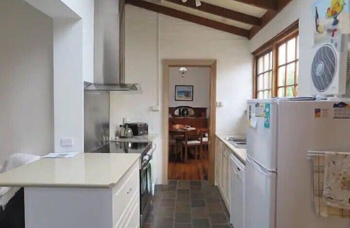 North Hobart House | Eliza Historic Cottage close to CBD with car park