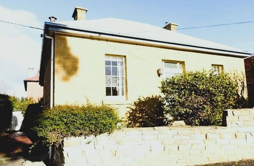North Hobart House | Eliza Historic Cottage close to CBD with car park