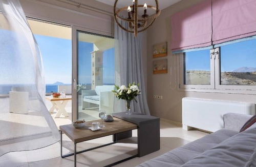 Kalamaki Apartment | Elkysti Crete Deluxe Apartment "Stella"