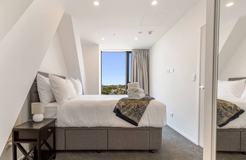 Greenlane - Ellerslie Apartment | Ellerslie Escape: 2BR + Balcony!