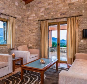 Kiparissia House | Enastron Villas