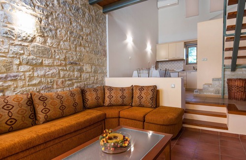 Kiparissia House | Enastron Villas