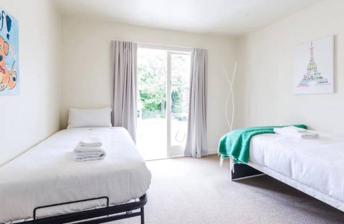 Remuera House | Enchanting prime Remuera, Auckland address, 3br home with private garden & pool
