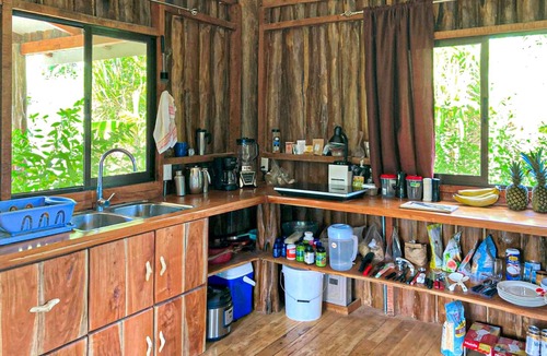 Canton Parrita Cabin | Enchanting Rustic Cabin in Sustainable Community