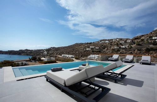 Plintri Villa | Endearing Mykonos Villa | Villa Irida | 6 Bedrooms | Panoramic Sea Views |.