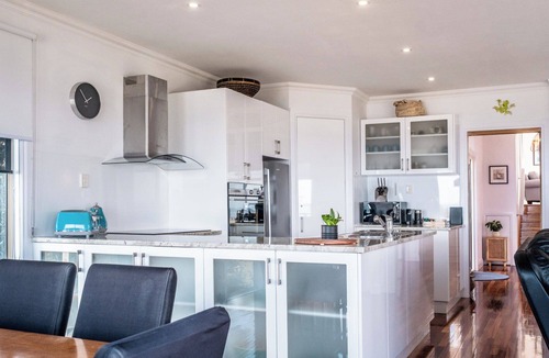 Swansea House | Ensorcelled - Freycinet Holiday Houses