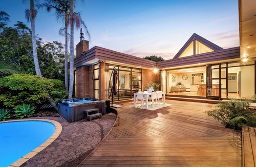 Milford House | Entertainers Paradise with pool, spa