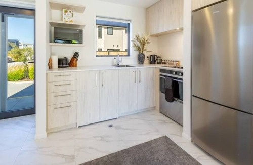 Upper Riccarton House | Escape at the park: 1 bed 1 bath w/carpark