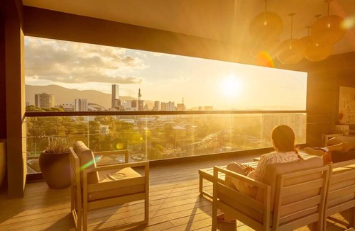 San Jose Apartment | Escape to this luxurious oasis