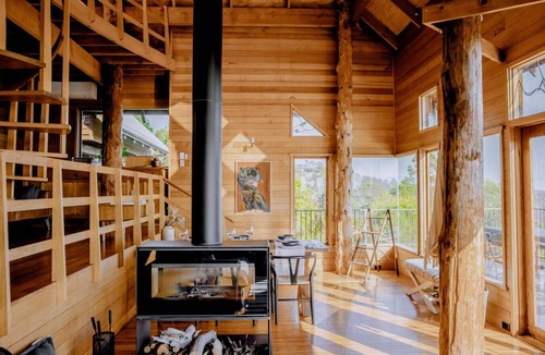 Blackstone Heights House | Esk Treehouse Cabin: Unique Home with River Views