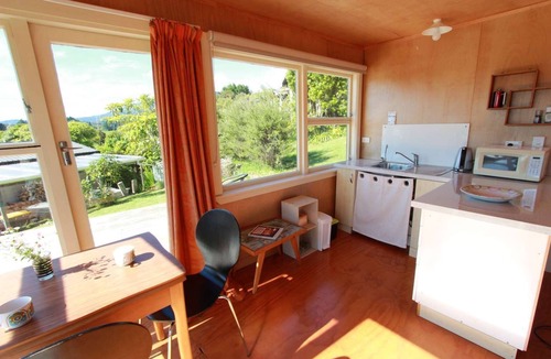 Onekaka Ski Chalet | Estuary View - Peaceful Onekaka Retreat