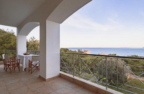 Kaki Thalassa Villa | Eternal Summer Time Villa for 6 by Filos Inc