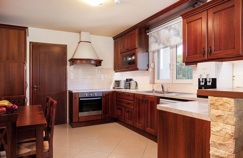 Roumeli Villa | Eva Villa, Pool & Whirlpool, BBQ, Playground & Ping Pong