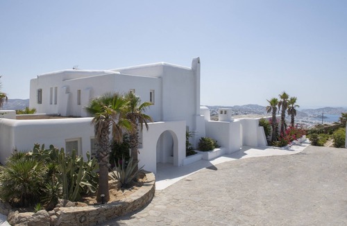 Elia Villa | Excellent Mykonos Villa | 7 Bedrooms | Villa Zircon | Great for a Larger Groups.