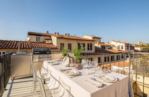 San Frediano Apartment | Exclusive Florence Getaway with Jacuzzi, Terraces & Concierge Services