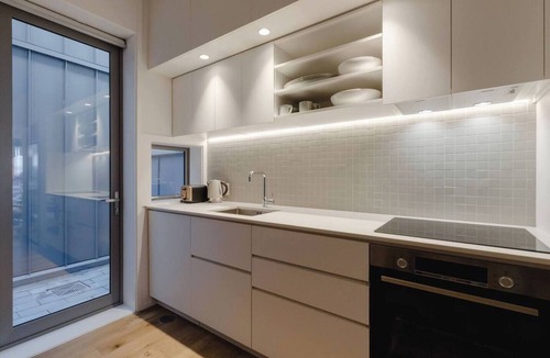 Te Aro Apartment | Executive 2BR Designer Townhouse + Rooftop Oasis
