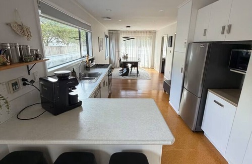 Lower Hutt House | Executive Accommodation Lower Hutt | Spacious 4BR Home