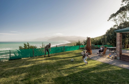 Kaikoura House | Expansive Ocean & Mountain Views - KK82140