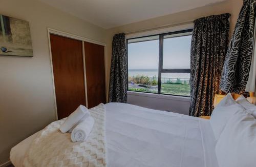 Kaikoura House | Expansive Ocean & Mountain Views - KK82140