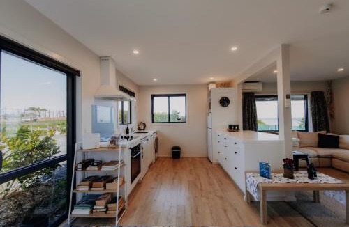 Kaikoura House | Expansive Ocean & Mountain Views - KK82140