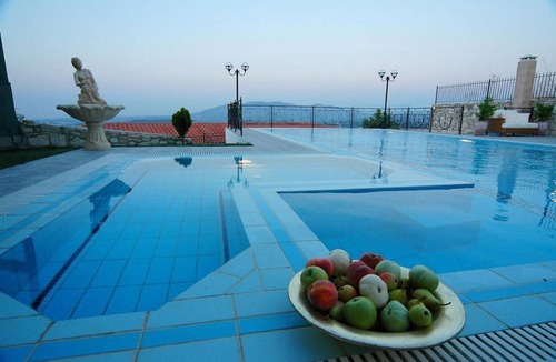 Agios Myronas Apartment | EXPLOR Mansion - Inclusive Experience