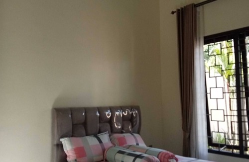 Jember Hotel | EXPRESS O 91708 Rumah Sriwijaya 12a Syariah