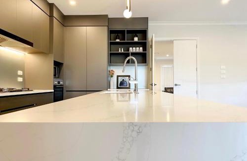Flat Bush House | Extra-Large Brand-New House 8 Bedrooms 6 Bathrooms