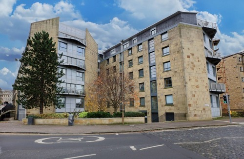 New Town Apartment | Fabulous 3 bedroom property in city centre location. Sleeps 5.