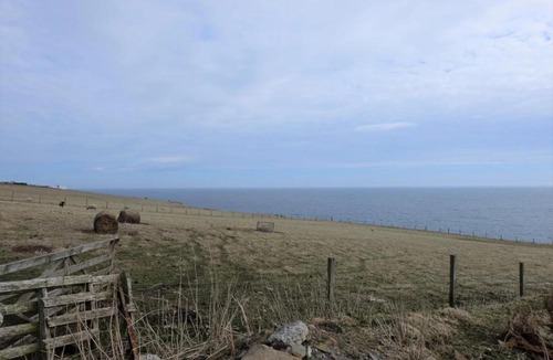 Keiss Bed & Breakfast | Fabulous location with sea and castle view - NC500