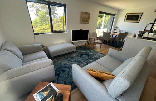 Kingston Beach Villa | Fabulous, New, Well Appointed Beach House