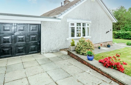 Kilsyth Cottage | FAIRHAVEN, pet friendly, with a garden in Kilsyth