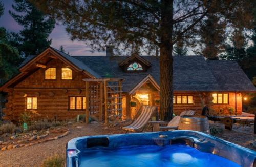 Alexandra House | Fairytale Log Cabin - Homewood Forest Retreat