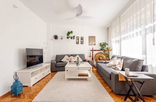 Moda Apartment | Family-Friendly 3BR Oasis in Moda – Balcony, Near Ferry, Metro & Seaside!