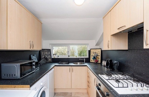 Coatbridge Apartment | Family-Ready Apt for Work & Couples