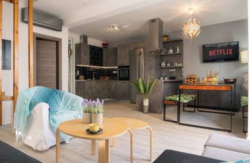 Arvi Villa | Family sized condo. Fully equipped.5 min from the beach. Pet friendly.