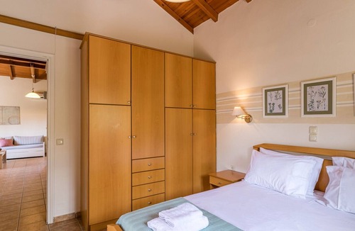 Stoupa Villa | FAMILY STONE VILLA 4 - Villas Lithos, Stoupa Mani, Lekftro, West Mani