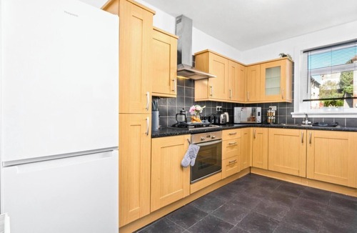 Coatbridge Apartment | Fantastic 3 bedroom Apartment with private driveway
