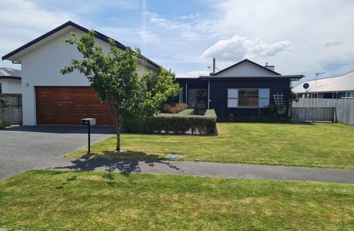 Gisborne House | Fantastic Location, Quiet & Modern