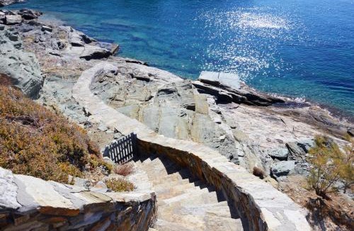 Koundouros House | Fantastic waterfront home in Koundouros, Kea