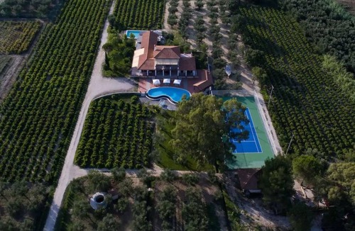 Agia Marina House | Fantastische Villa Anastasia mit großem Pool by Interhome