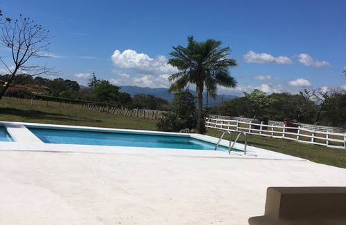 La Garita House | FARM IN THE CITY, HOUSE AND POOL 0.75 ACRES