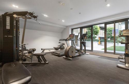 Newton Apartment | Feel at Home with Aircon, Pool, Gym, WiFi