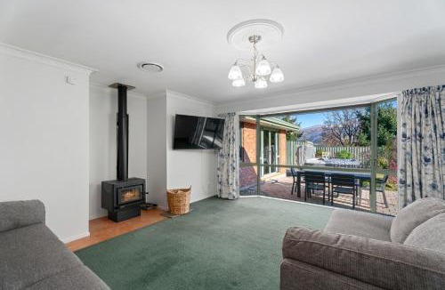 Lowburn House | Fenwick - Cromwell Holiday Home