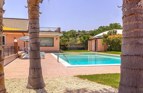 Piedimonte Etneo House | Ferienvilla 'Villa Aura' mit Pool by Interhome