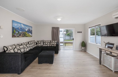 National Park Village Cottage | Fifteen B - National Park Holiday Home