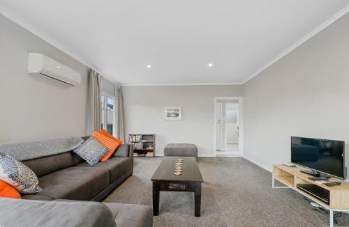 Springfield House | Figtree Bungalow - Rotorua Holiday Home
