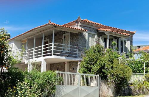 Oichalia Villa | Filia Country House Family and Group Friendly Vacation Rental